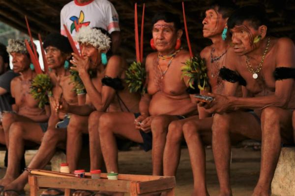 Lideranças e visitantes acompanharam ritual tradicional Yanomami realizado durante encontro / Natália Pimenta / ISA