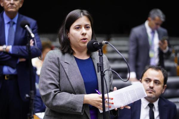 Deputada Sâmia Bonfim criticou redação final do 'PL do Lobby'. PSOL foi o único partido a se posicionar contra projeto | Pablo Valadares / Câmara dos Deputados