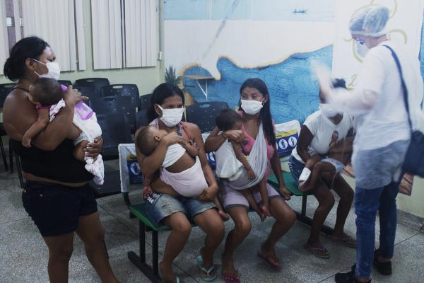 Bebês yanomami desidratados são atendidos em hospital em São Gabriel da Cachoeira (AM) | Raquel Uendi / ISA