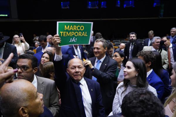 Deputado ruralista Coronel Chrisóstomo (PL-RO) defende PL 490 no plenário da Câmara | Pablo Valadares / Câmara dos Deputados