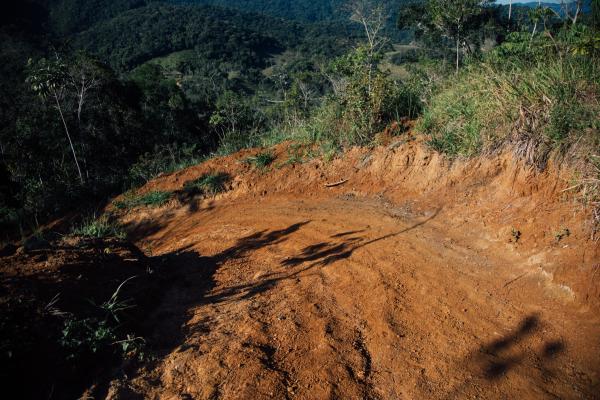 Nova estrada feita pela Fundação Florestal não soluciona a dificuldade de acesso dos moradores do Quilombo Bombas