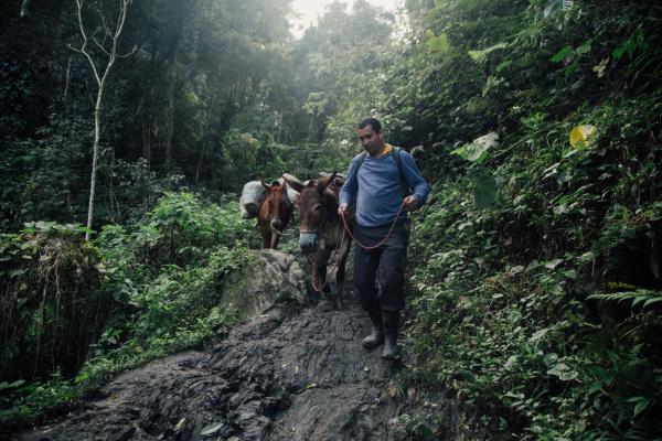 Em alguns trechos da trilha, o barro se acumula, tornando o caminho ainda mais perigoso