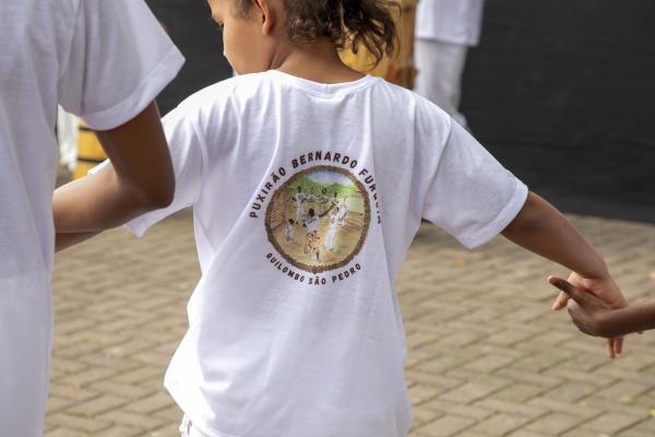 Apresentação do Grupo Cultural Puxirão Bernardo Furquim, do Quilombo São Pedro, na 14ª Feira de Troca de Sementes e Mudas Tradicionais das Comunidades Quilombolas do Vale do Ribeira