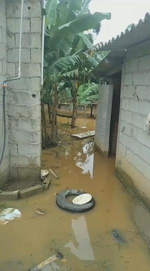 Cícero Honório dos Santos, liderança do Quilombo Sapatu, passou a madrugada monitorando a subida do rio, que ficou próximo de entrar em casa