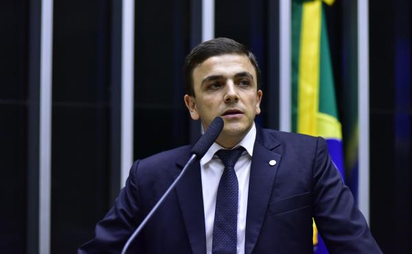 O relator do projeto de lei, Aliel Machado (PV-PR) | Zeca Ribeiro / Câmara dos Deputados