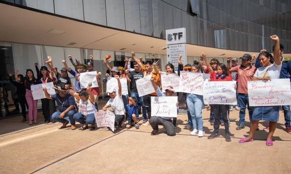 Guarani Kaiowá reunidos no STF antes de audiência de conciliação, no dia 25/9 | Maiara Dourado / Cimi